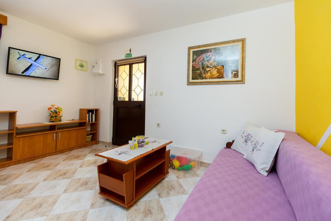 Apartments Alice Green Oasis - Πόρετς Εξωτερικό φωτογραφία