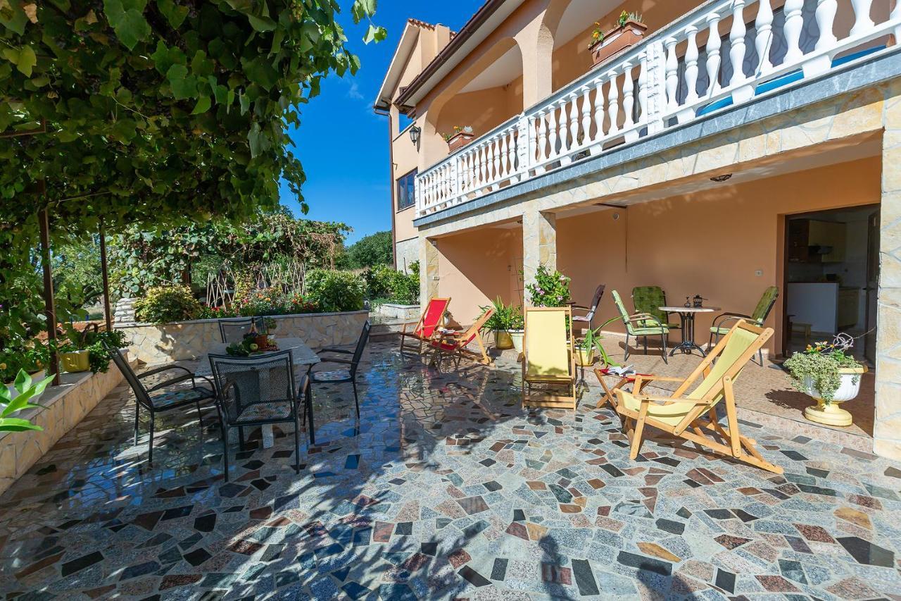 Apartments Alice Green Oasis - Πόρετς Εξωτερικό φωτογραφία