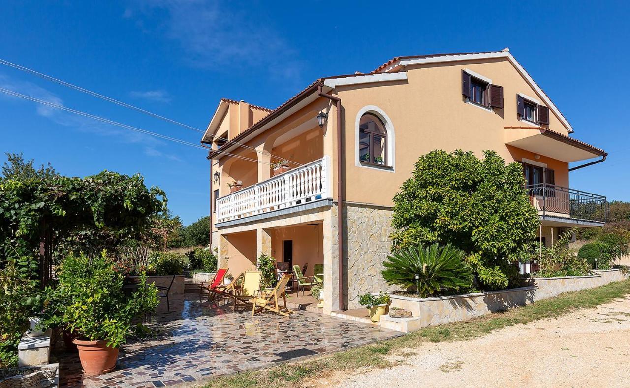 Apartments Alice Green Oasis - Πόρετς Εξωτερικό φωτογραφία